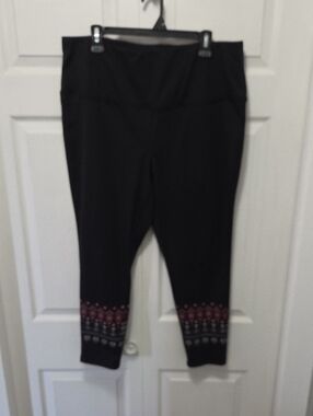 Active Zone 2x Black Cropped Leggings with Red & Pink Hem Print